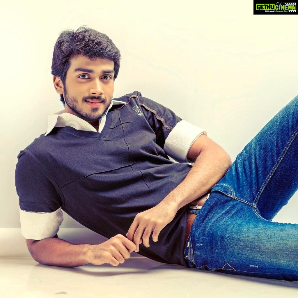 Actor Kalidas Jayaram HD Photos and Wallpapers April 2017 - Gethu Cinema