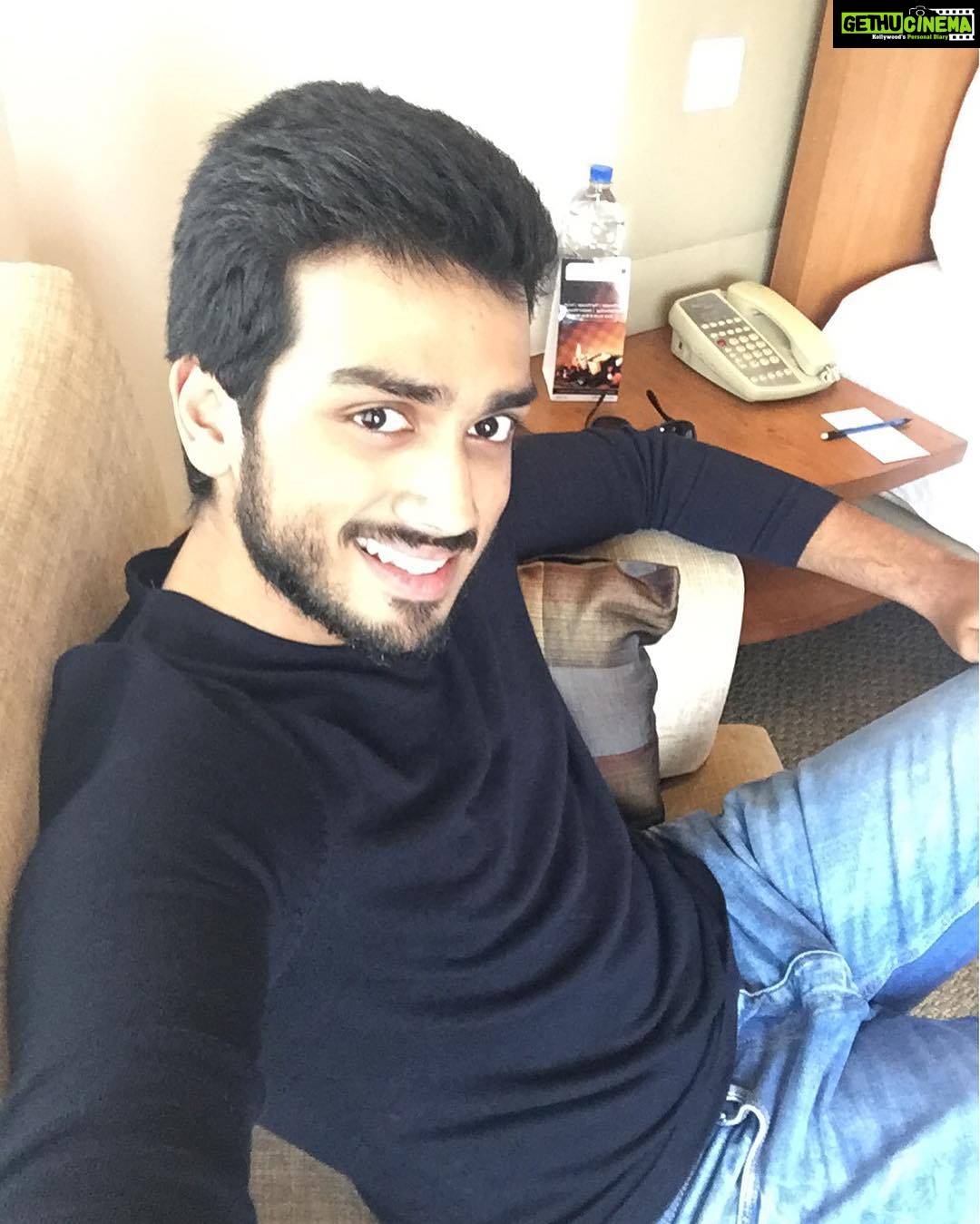 Kalidas Jayaram Instagram - Keep smiling:) ....but not all the time , or they will call you mad 😂