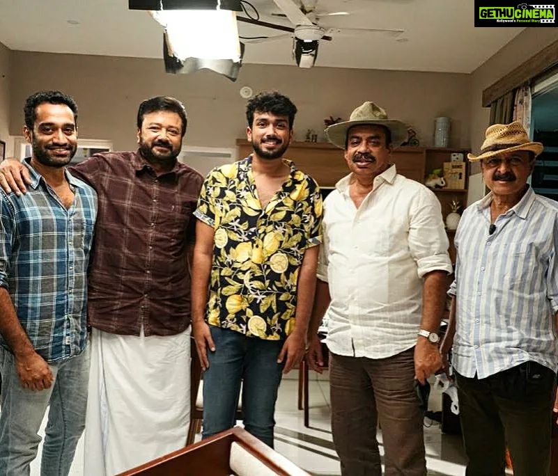 Kalidas Jayaram Instagram - Wow it actually felt like I was teleported back in time to kochu kochu santhoshangal . Always a pleasure to to watch this master film maker at work that too with my most favourite actor mr @actorjayaram_official . Felt like I was back home Personally beena huge fan of their combo and I'm sure this one will definitely not disappoint you guys either! Waiting to catch this gem in theatres!