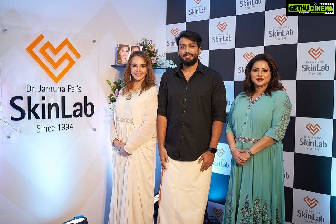 Kalidas Jayaram Instagram - Super stoked to be at the launch of Dr. Jamuna Pai’s SkinLab clinic in Kochi. Dr. Jamuna Pai is a world renowned cosmetic physician and celebrity skin expert for the past 28 years. I wish Dr. Jamuna Pai, Ms. Rajathi Kalimuthan and the SkinLab team all the very best for this launch! The team of experts at SkinLab is equipped with the best solution for any of your skincare concerns. People in Kochi, do drop by at the newly opened @skinlabindia in Panampilly Nagar! The team of SkinLab has the best doctors, friendly staff and and offers all the advanced treatments right from acne solutions to coolsculpting treatments. You can reach them at 7358600600. @drjamunapai #skinlabkochi #kochilaunch