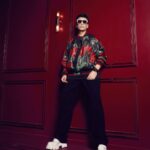 Karan Johar Instagram - Flower Power ❤️❤️❤️❤️❤️❤️ styled by @ekalakhani #koffeewithkaran #koffeewithkaranseason7