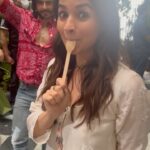 Karan Johar Instagram - A talkie wrap on my Rani! Watch Rocky cheer her on ! And excuse my excited and crazy camera moves ! Rani ne kaam kar liya on this prem kahani Ab Rocky tu bhi aaja wrap ke maidan me! #rockyaurranikipremkahani @aliaabhatt @ranveersingh ! Song selection is from my emotional library!