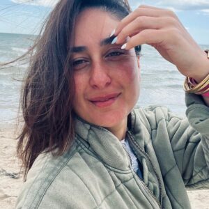 Kareena Kapoor Instagram - Beach Pe a Jacket and a Kiss…the English Channel …
#Is that summer in England?😍