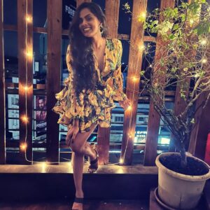 Karthika Nair Instagram - Another decade around the Sun🌻
When your birthday turns into a week long celebration with surprise travel and surprise visits.
Thank you to all my ride or die homies.
 Especially my lifeline @thulss @thulasin for such fabulous planning! you complete me💗
My not soo baby brother @nairvignesh10 for my special gift 💜
I love you all😭

#blessed