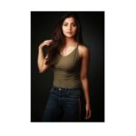 Kashmira Pardesi Instagram - L u c e n t ✨ 2/5 PC @nataliaarantseva Make up @pooja.d_makeupartist #nataliaarantseva #portraitphotography #portrait #portrait_vision #kashmira #kashmirapardeshi #indianportraits #imgmodels #portraitpainting