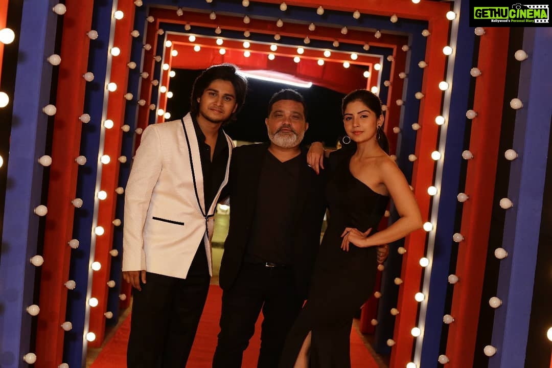 Kashmira Pardesi Instagram - Rampaat audio launch!! What an evening. Thank you #Rampaat dream team @zeestudiosmarathi @athaanshofficial @ravijadhavofficial @meghana_jadhav @abhinay3 and everyone here !! #17may #Rampaat #Musiclaunch
