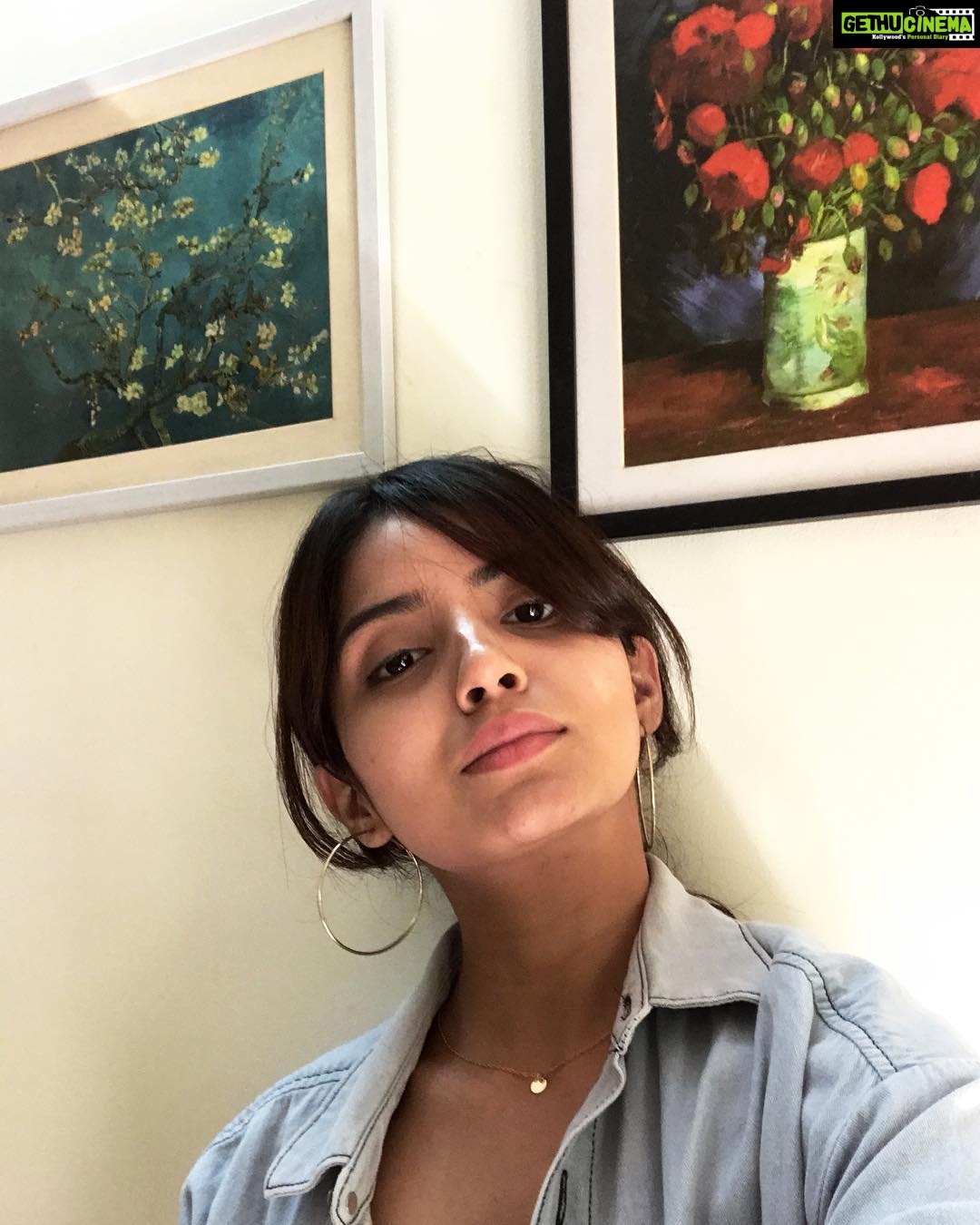Kashmira Pardesi Instagram - There was no way I would let anything else go on my wall before Van Gogh. #vangoghonmywall #artloving #almondblossom #redpoppies #vangoghinspired Home