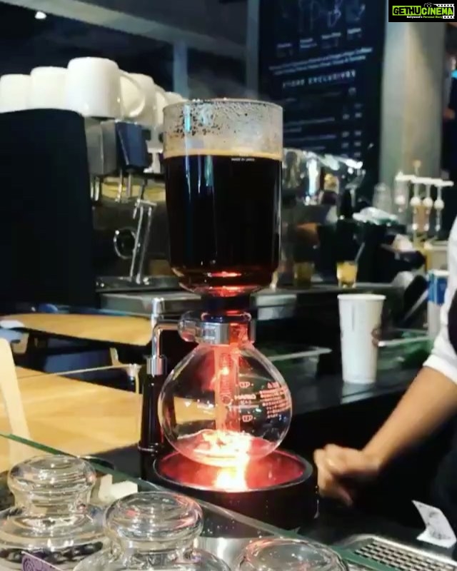 Kashmira Pardesi Instagram - Today's good mood is sponsored by S I P H O N @starbucksindia A theatrical display of science and coffee.