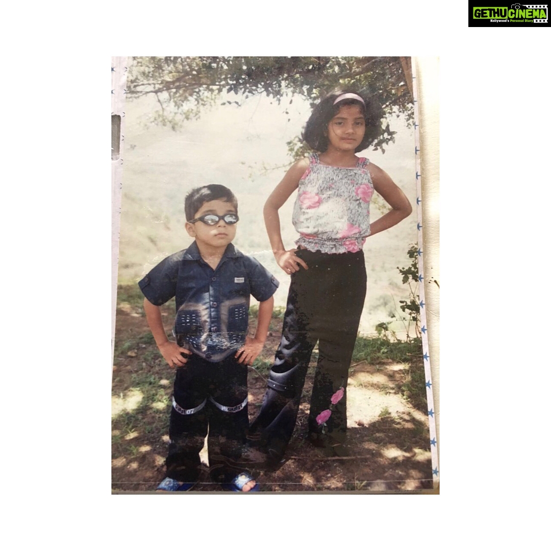 Kashmira Pardesi Instagram - @virendrapardeshi7 and I passively throwing shade at each other since 2000. #athusgotstyle #loveyoumonkey