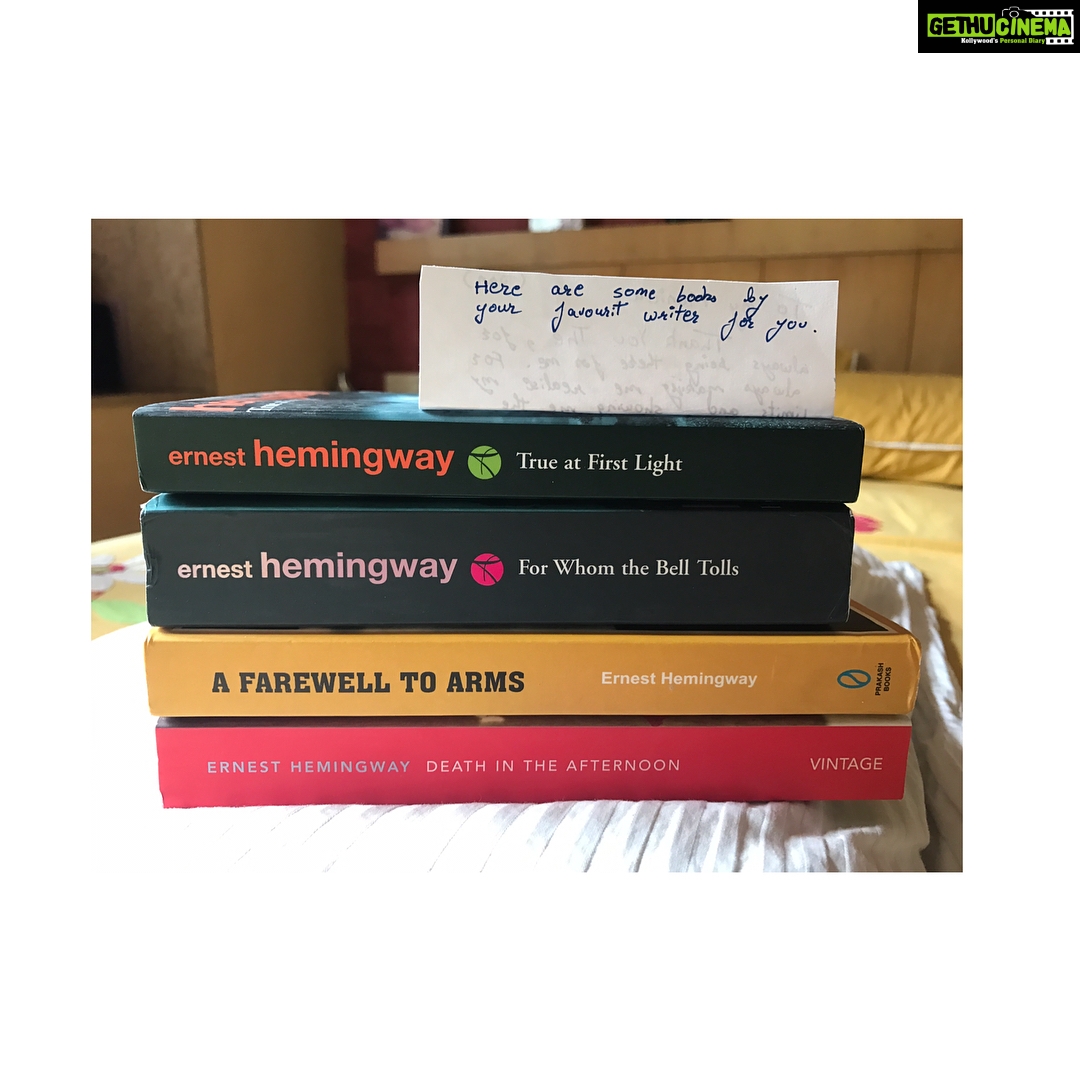 Kashmira Pardesi Instagram - You make me smile :) A collection of Hemingway's best novels- Thankyou for this thoughtful gift cutiepants❤ Love you @virendrapardeshi7