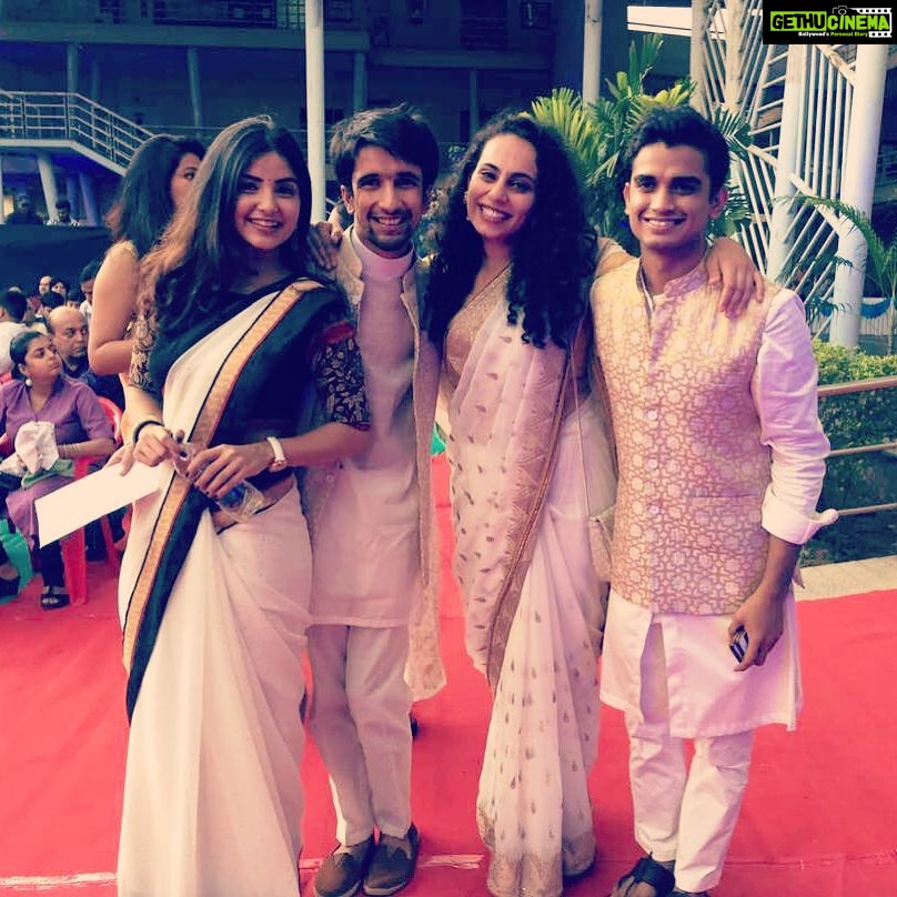 Kashmira Pardesi Instagram - Taking our final bow, it's our time to go. Hey, but at least we stole the show💫 #bestgraduationprojectaward #graduation2017🎓 #graduationnight National Institute Of Fashion Technology,NIFT