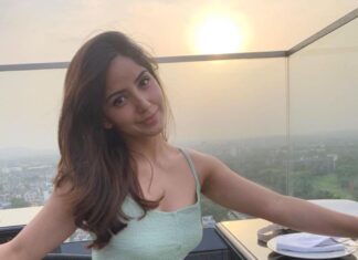 Kashmira Pardesi Instagram - Taking this summer to new heights🌞