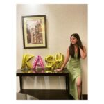Kashmira Pardesi Instagram - All smiles FOR you all and BECAUSE of you all!! 🙆🏻‍♀️😁🙈 Thank you for all your wishes!! 🤗 For all the msgs,calls, Posts, stories, the amazing videos, your presents, but most importantly your prayers and presence🙏❤️ #khupdhanyawad #rumbanandri #tumbathanks #chalathanks Lots and lots of love to you my fam ❤️❤️❤️ Happy Diwali to you and your loved ones!! Have a safe one 💫✨