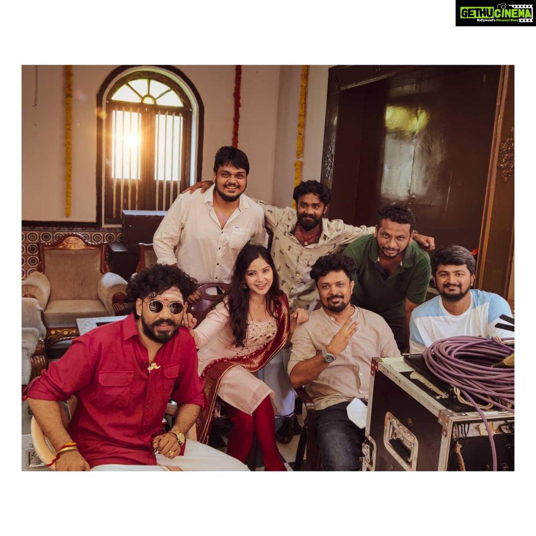 Kashmira Pardesi Instagram - And just like that we wrapped #anbarivu it feels bitter as I'll miss everyone so much but also sweet as we can't wait to bring the film to you all!❤️ @sathyajyothifilms @hiphoptamizha @aswinfilm @dheena_offl @thevinothcj @sherif_choreographer #itsawrap🎬 #anbarivu