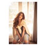Kashmira Pardesi Instagram - C'mon just keep me where the light is 💫 @kalyaam_ @mohinidharne