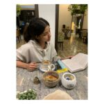 Kashmira Pardesi Instagram - Sick day itinerary. Warm people warm coffee good books 📚🙂