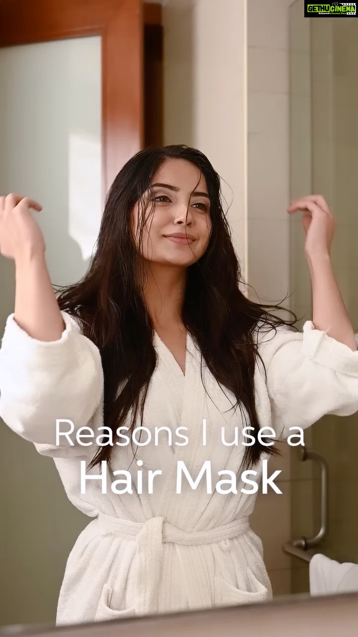 Kashmira Pardesi Instagram - It’s always a challenging task to visit the salon amidst my hectic schedule, especially during these tough times. But, thanks to some great recommendations from experts and my hair dressers, I decided to #MoveToMasque. L’Oréal Professionnel Serie Expert Gold Quinoa + Protien Absolute Repair range is truly amazing especially the mask. I genuinely loved the results. It deeply nourishes and smoothens my hair and works as a perfect solution for my damaged hair. Get yours from @amazonfashionin #Ad #MoveToMasque #TheProIsOnline #LorealProfIndia @lorealpro