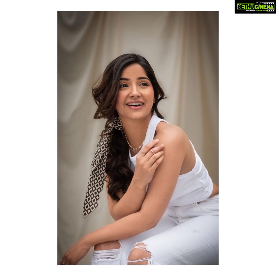 Kashmira Pardesi Instagram - Catching up 😅 Shot this beautiful white on white series a while back with the darling @kalyaam_ and HMUA and many other departments @mohinidharne !!
