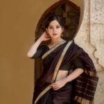 Kashmira Pardesi Instagram - I mean a Little Black dress is fine alright but a Black Sari is a Timeless knockout ✨ PC @kiransaphotography Outfit @thepallushop Styling @raksha_ravikkumar HMUA @kishoremakeupartist