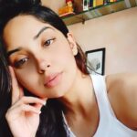 Kashmira Pardesi Instagram - The pimple that sits on your nose really changes your perspective. 🦄 #onepointperspective