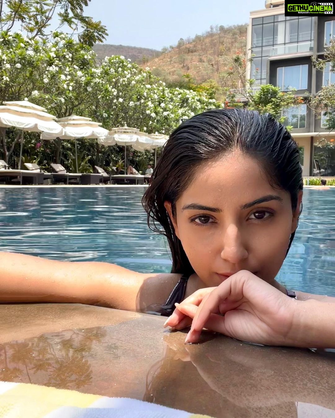 Kashmira Pardesi Instagram - fakecation 🏖🧜🏻♀️