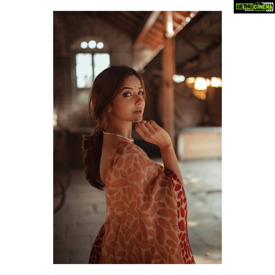 Kashmira Pardesi Instagram - Sarvanna Makar Sankranti cha Hardik Shubhechha! Ellarkum Pongal Vazhthukkal! Aaand a very Happy Lohri and Bihu ♥️ lots of love and light to all! Tilgul ghya god god bola 🥰 PC @nachyketk HMUA @makemeblush STYLIST @almostdisha