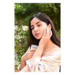 Kashmira Pardesi Instagram - Skincare I swear by @deyga_organics. My summers can't pass by without Deyga's Aloevera gel & all season favourite is #Beetrootlipbalm . A brand that you have my word for @deyga_organics PC @kalyaam_ . . . #myskincare #acne #healthyskin #love #glowing #instagood #kashmira #anbarivu #natural #handcrafted #summer #selfcare