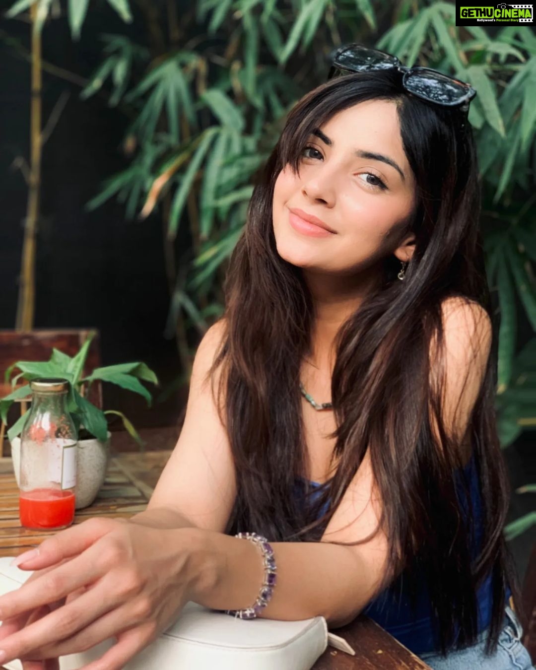 Kashmira Pardesi Instagram - It's a summer thing 💙🦋