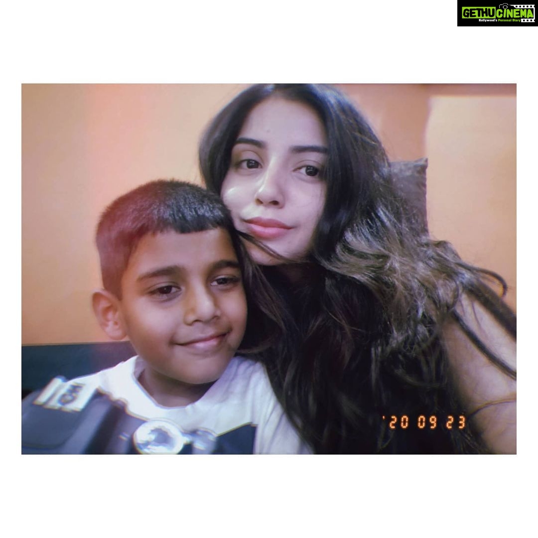 Kashmira Pardesi Instagram - Swipe for #extra First one is low-key and nice ( like when guests come home) and the second one is what it is ( like when guests leave ) So which one do you like ? We can do both but we're better at the second 😂 #babyarnav #nephew #dontgrowupatthisspeed #nofilters #nomiddleground #real #home