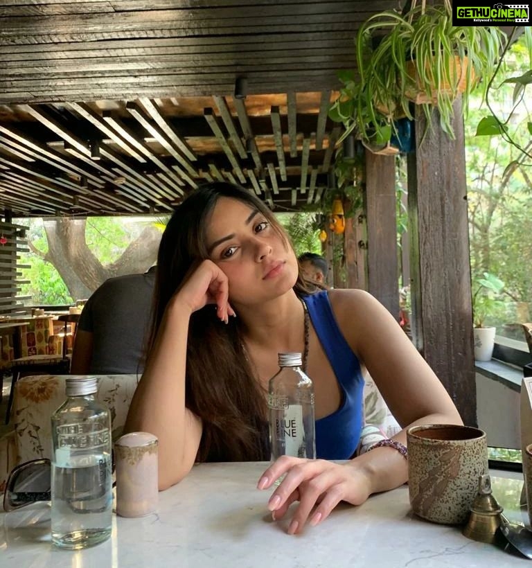 Kashmira Pardesi Instagram - Too much on my table 🤓 #takeamoment #calminthechaos