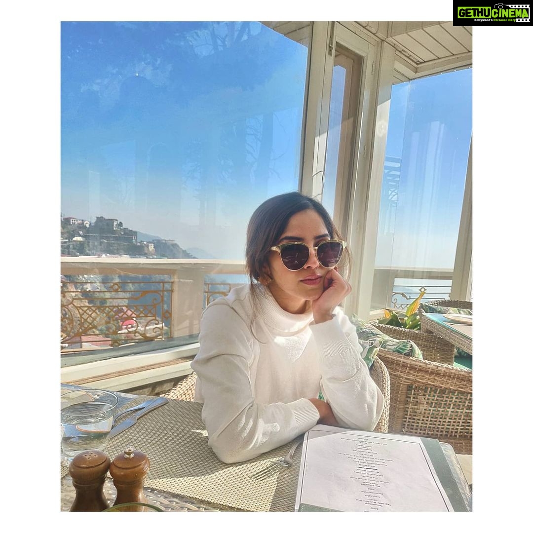 Kashmira Pardesi Instagram - Colonial charm, clear blue sky, great views, fur coats and random walks on the foggy lit mall road. If you like the sound of this then @hotelramadamussoorie Is the place for you! Thank you for showing us such a good time. See you soonest!