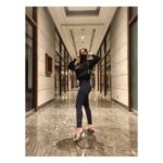 Kashmira Pardesi Instagram - Hey, just a reminder post for you to not miss your workouts 😆 #fitnessmotivation #stopandadmire #motivational #gogetyours #strechitout #workoutoftheday #workout #stepupyourgameguys #paintings #thursday #thursdaymotivation