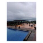 Kashmira Pardesi Instagram - What's better than great views, good food , cozy cafes and good people? 💕 My first time stepping outside Pune post lockdown! Needed a break wanted to chill amidst nature, have some good food and relax. @brightlandresort ticked all the boxes for me with killer views from our beautiful suite ( which I will be sharing soon) food grilled to perfection and impeccable service! Definitely gained a few pounds but totally worth it! Hahah A perfect place for a staycation - Well sanitized and safety assured!! Enjoyed my stay here and hope to be back soon @brightlandresort ❤️🌸 #travelagain #staycations #views #goodvibes #brightlandmahabaleshwar #kashmiratravels #mahabaleshwar