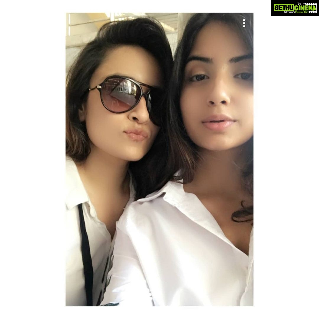 Kashmira Pardesi Instagram - Happy Birthday Soul sister! π« One year older one year bolder! β‘ : Most people in life are only meant for dreams and summer laughter They stay till the wind changes, Tides turn or disappear with the first snow. And Then there are some that were forged to weather Blizzards and pain with you. They were cast in iron and set in gold to never leave you to face anything alone. Know who those people are and love them the way they deserve. Not everyone in your life is temporary, few are permanant as love is old. ~ Nikita Gill #intensebutworthit #friendsmorelikesisters #findyourtribeandlovethemhard