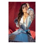 Kashmira Pardesi Instagram - Let the Light in ☀️ #throwback 📷@tejasnerurkarr Styled by: #guesswhodidit Make up : @makeupandhairbyshruti Hair : @aqshataa.mani #light #throwback #tuesdayvibes #grateful #graceful #breezy #goodvibesonly
