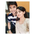 Kashmira Pardesi Instagram - Wishing everyone a very happy Rakshabandhan 🌸✨ #rakhi2020