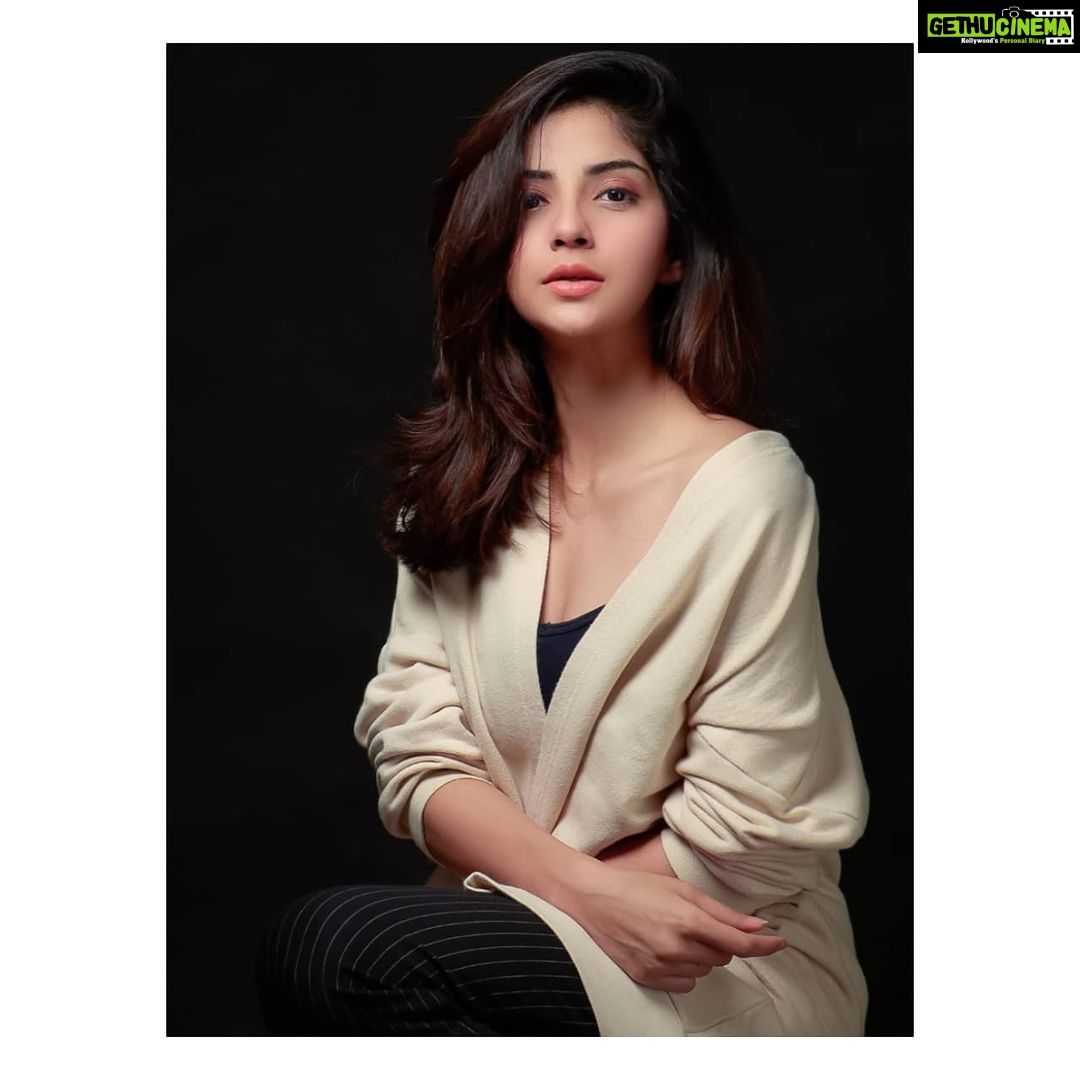 Kashmira Pardesi Instagram - Hope and fear cannot occupy the same space, invite one to stay - Maya Angelou Pc - @karthikrd23