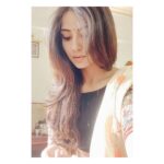 Kashmira Pardesi Instagram – Take notice of what light does to everything ✨ 
#goodmorning #throwback #sometimelastyear #costumetrials #indianlook #indiancinema