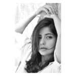 Kashmira Pardesi Instagram – The eyes have their own vocabulary, what a beautiful language to learn 👁️