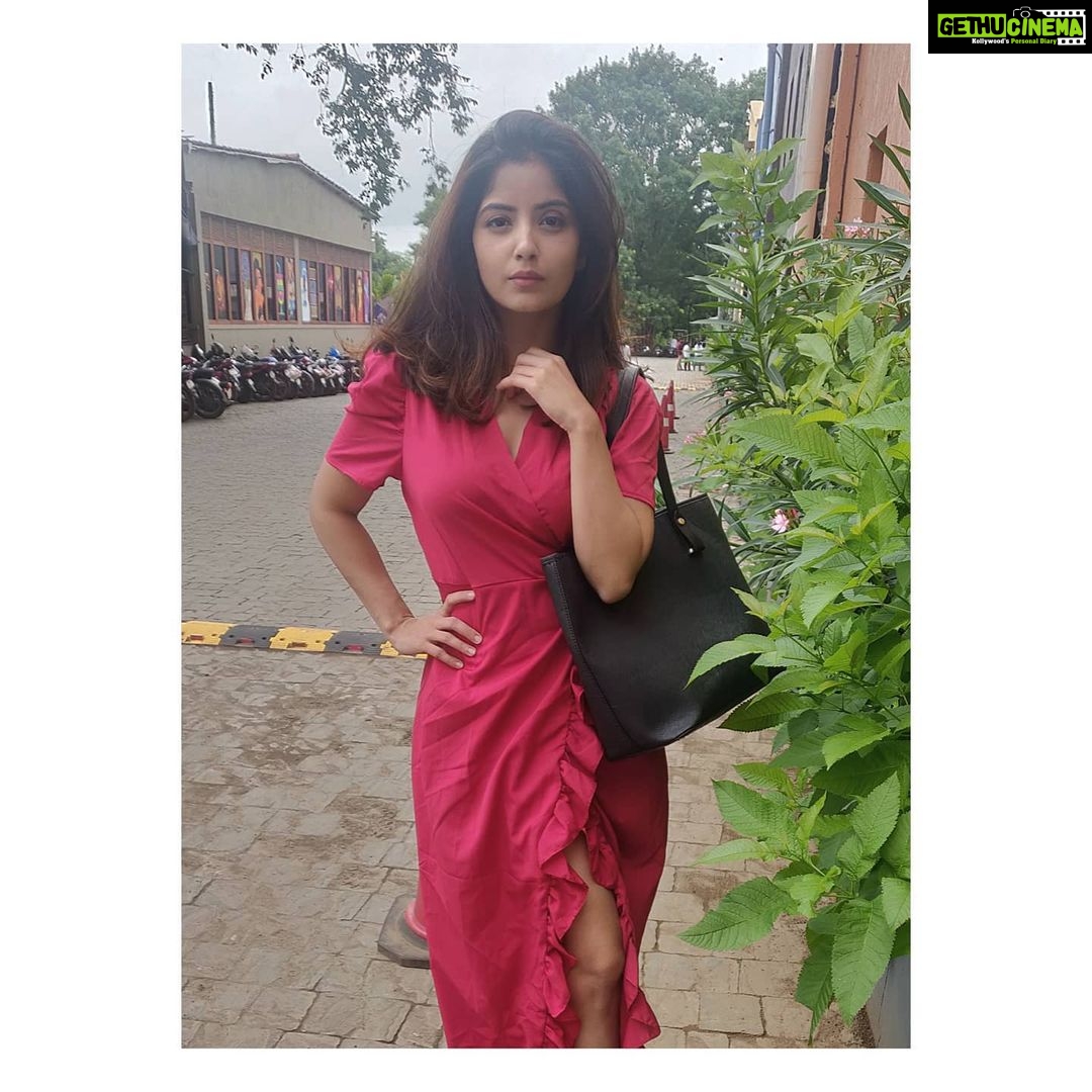 Kashmira Pardesi Instagram - #throwback to a sane year. #rainydayvibes #lastyearthistime #halfyeardown