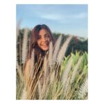 Kashmira Pardesi Instagram - Blue Sky, Wild green Landscape, good conversations and alot of laughter !! #lastyearthistime