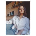 Kashmira Pardesi Instagram - If you loved the #90s you'll love it. #90s #fashion #oversized #thekindilike #classy #vintage #golden #vintagevibes #oldsoul #instafashion #90skid