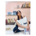 Kashmira Pardesi Instagram - Talk about artificial eyelashes 👀 Chill time with @virendra_p7 discussing things ranging from Scott Fitzgerald and Travis Scott 😂