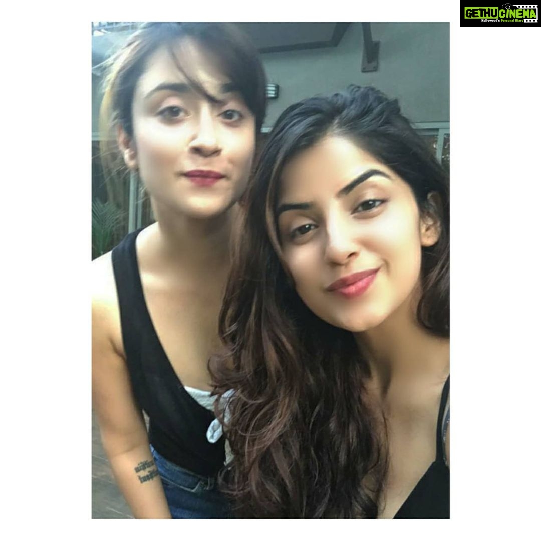 Kashmira Pardesi Instagram - If you have a friend who can call you on your bullshit but still stand by your side even when the world comes for you. You won't need much else! In Komal's case she'll influence and gather atleast like a dozen of people minimum on your side..you know - for the count π 29th July 2013 was the first day of college- from that lunch table - to staying up nights talking about creating something kick-ass - to traveling for and to each other - to Co creating @worth_______ My constant support and power! @komallluthhra #7yearsstrong #friendshipgoals #partnerincrime #realpeople #realness #notforeveryone #sistersquad