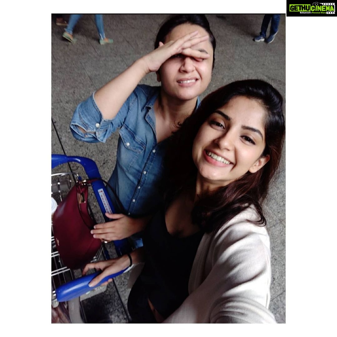Kashmira Pardesi Instagram - If you have a friend who can call you on your bullshit but still stand by your side even when the world comes for you. You won't need much else! In Komal's case she'll influence and gather atleast like a dozen of people minimum on your side..you know - for the count π 29th July 2013 was the first day of college- from that lunch table - to staying up nights talking about creating something kick-ass - to traveling for and to each other - to Co creating @worth_______ My constant support and power! @komallluthhra #7yearsstrong #friendshipgoals #partnerincrime #realpeople #realness #notforeveryone #sistersquad