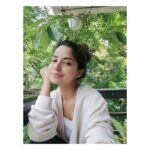 Kashmira Pardesi Instagram – When you plant a little plant and it grows taller than you! 🌱
#whenyoutakecareofthingstheylast #favcorner #monsoon #naturetherapy #saturdaymood #unwind