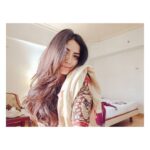 Kashmira Pardesi Instagram – Take notice of what light does to everything ✨ 
#goodmorning #throwback #sometimelastyear #costumetrials #indianlook #indiancinema