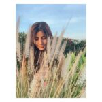 Kashmira Pardesi Instagram - Blue Sky, Wild green Landscape, good conversations and alot of laughter !! #lastyearthistime