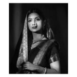 Kashmira Pardesi Instagram - महाराष्ट्र दिनाच्या हार्दिक शुभेच्छा 🌸 Maharashtra dinacha hardik shubhechha 🌸 PC @tejasnerurkarr Styled by: #guesswhodidit Make up : @makeupandhairbyshruti Hair : @aqshataa.mani #maharashtraday2020 #60thmaharashtraday #jaimaharashtra #importantyear #friday #kashmiraofficial #faith #goodfeels #heisthere #throwback