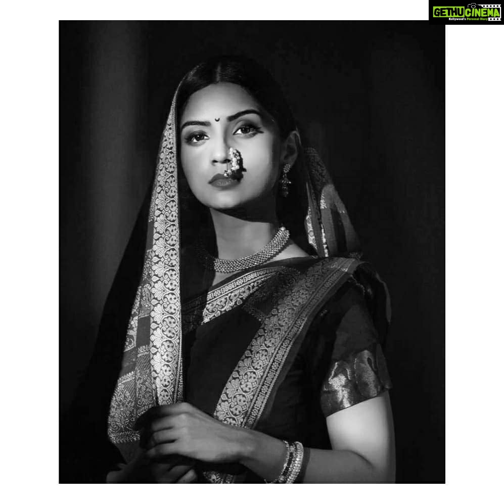 Kashmira Pardesi Instagram - महाराष्ट्र दिनाच्या हार्दिक शुभेच्छा 🌸 Maharashtra dinacha hardik shubhechha 🌸 PC @tejasnerurkarr Styled by: #guesswhodidit Make up : @makeupandhairbyshruti Hair : @aqshataa.mani #maharashtraday2020 #60thmaharashtraday #jaimaharashtra #importantyear #friday #kashmiraofficial #faith #goodfeels #heisthere #throwback